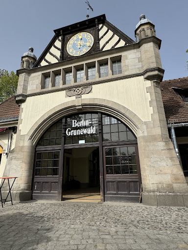 Platform 17 Memorial - Visual