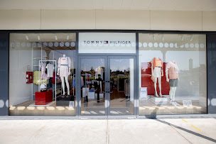 Photo n°19 de TOMMY HILFIGER à Pont-Sainte-Marie (Magasin de vêtements pour femmes)