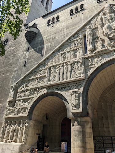 Comentarii opinii despre Église Saint-Pierre-de-Chaillot