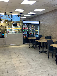 Photo n°1 de AU PETIT BONHEUR DORÉ à Marseille (Pâtisserie)