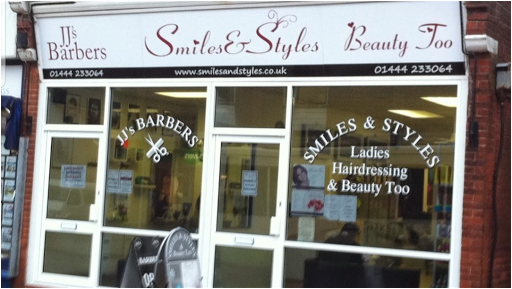 Thai Massage by Pariya at Smiles & Styles