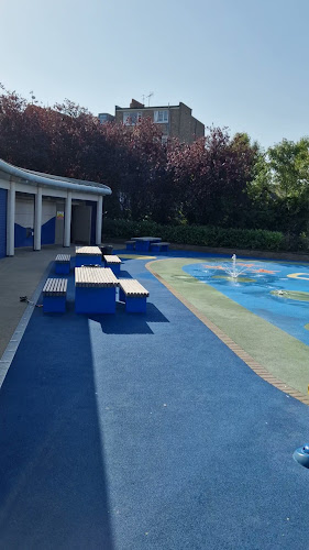 Reviews of Kensington Memorial Park in London - Parking garage