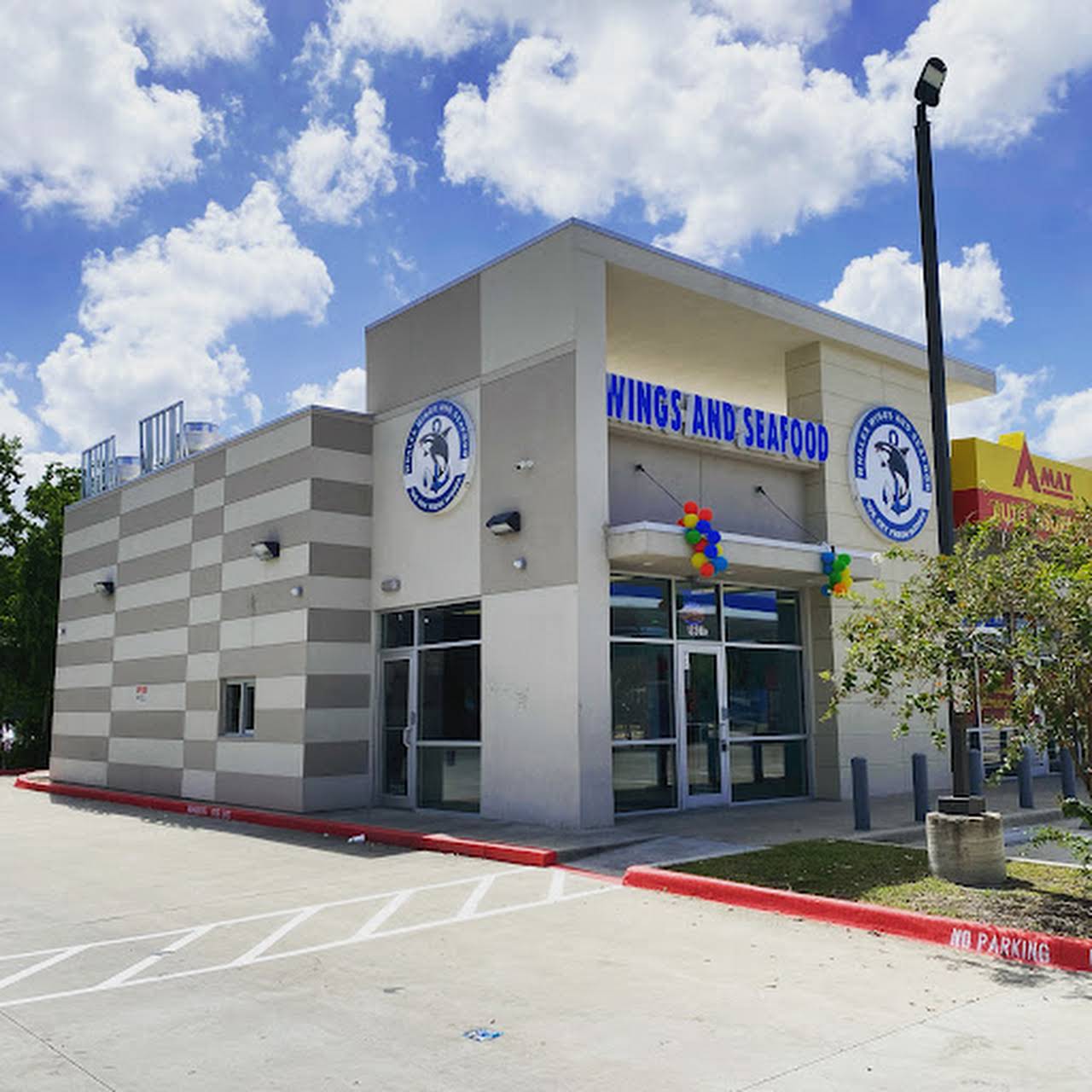 Whales Wings & Seafood American Restaurant in Houston