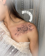 Le cocon de la poupée rousse tattoo à Cours