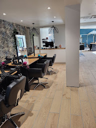 Photo n°14 de A Pauliine Hair - Coiffeur Châteauroux à Châteauroux (Salon de manucure)