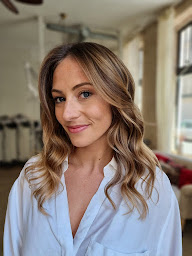 Photo n°37 de Jenny & Paola Atelier - coiffeur Paris 17e - Soin TOKIO - Extensions Great length - Balayage Ombré Hair - Lissage Brésilien à Paris (Salon de coiffure)