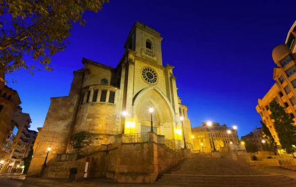 Api Luna Albacete photo