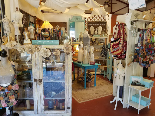 Broken Shell Boutique - Visual