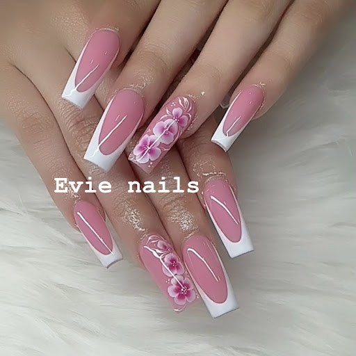 Evie Nails - Visual