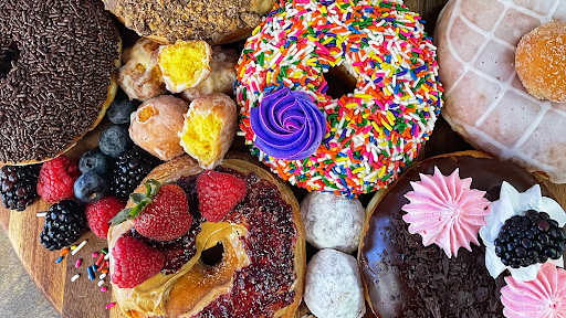 DG Doughnuts - Visual