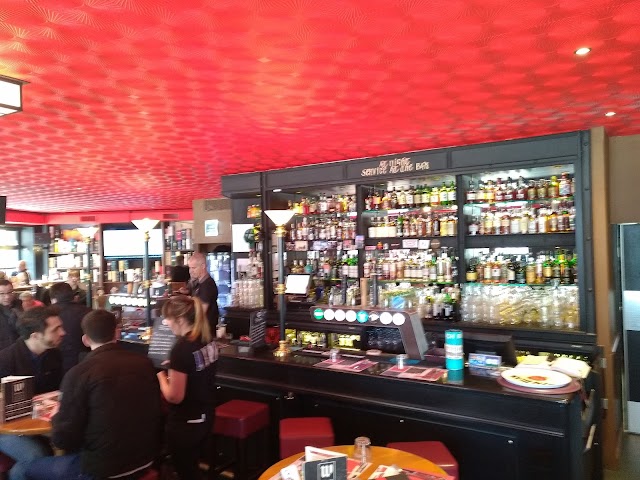 Wallace pub vaise