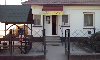 Photos of CIHA Pressz&oacute;