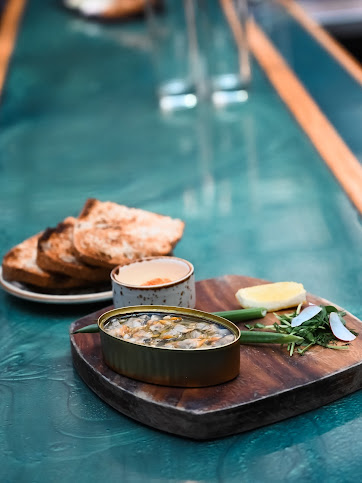 Paper Planes by null