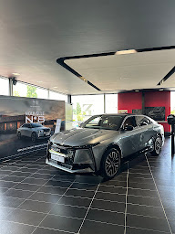 Photo n°2 de DS STORE PONTOISE à Pontoise (Garage automobile)