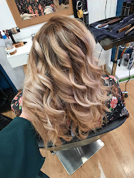 Photo n°39 de Kl Hair à Rieupeyroux (Salon de coiffure)