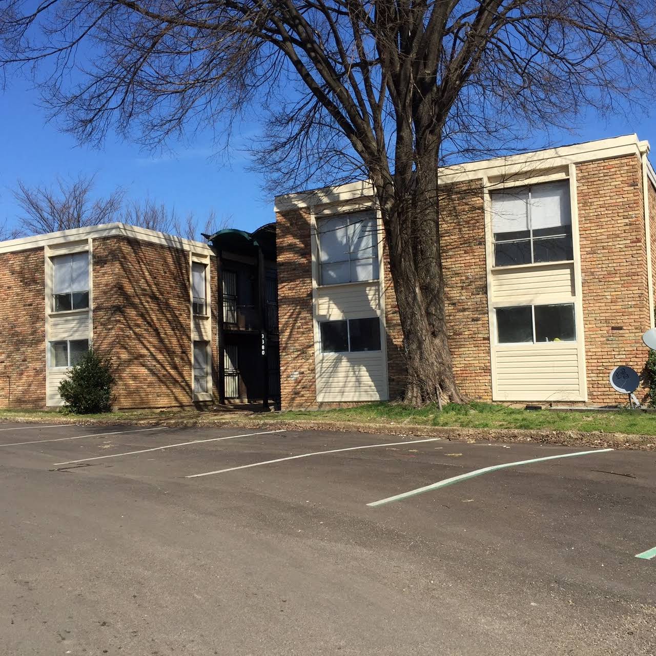 Sunrise Terrace Apartments Apartment Building in Memphis