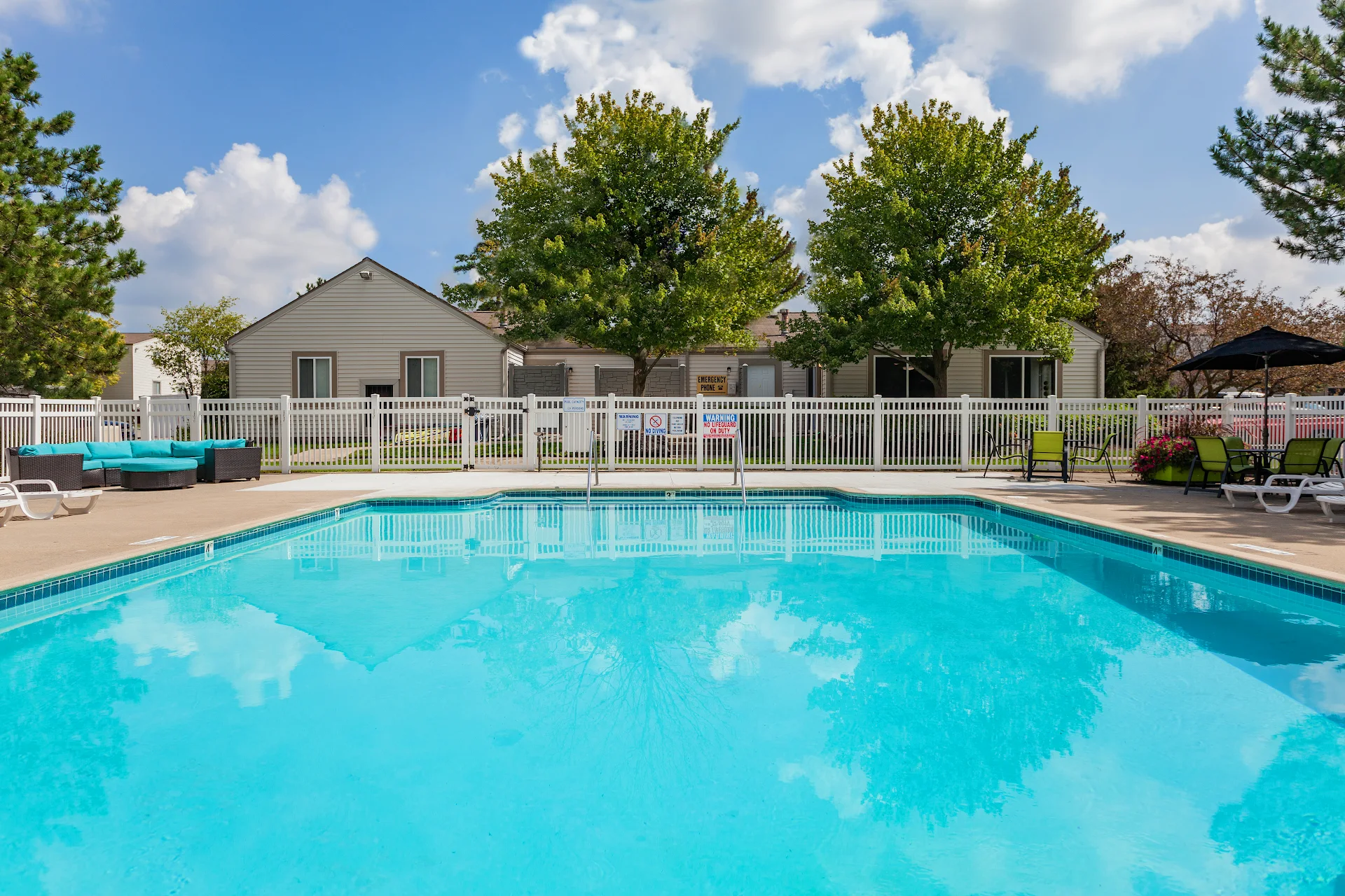 Sterling Lake Apartment and Townhomes