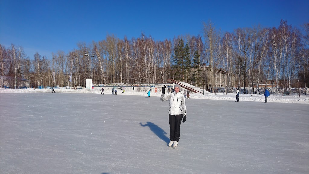 Спортивные комплексы томска. Спорткомплекс победа Томск. Стадион Буревестник Томск. Стадион поселок светлый Томск. Школа 43 Томск стадион.