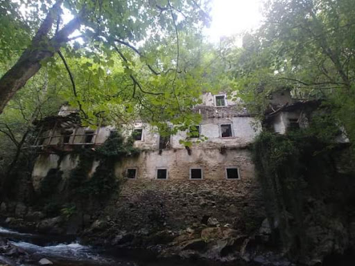 Balneario abandonado de Fontoria El Puelo - Thumbnail