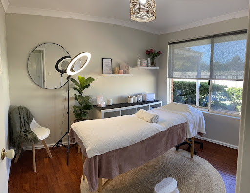 Em Poko Beauty & Cosmetic Tattooing
