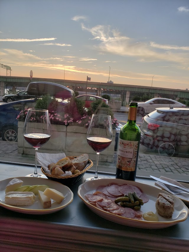 Vin Sur Vingt Wine Bar