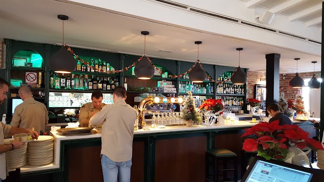 La Compañia