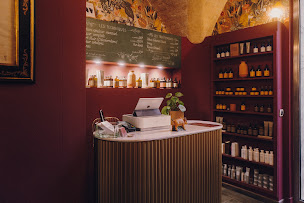 Photo n°21 de CUT MY BANGS - Amour et beauté à Montpellier (Salon de coiffure)