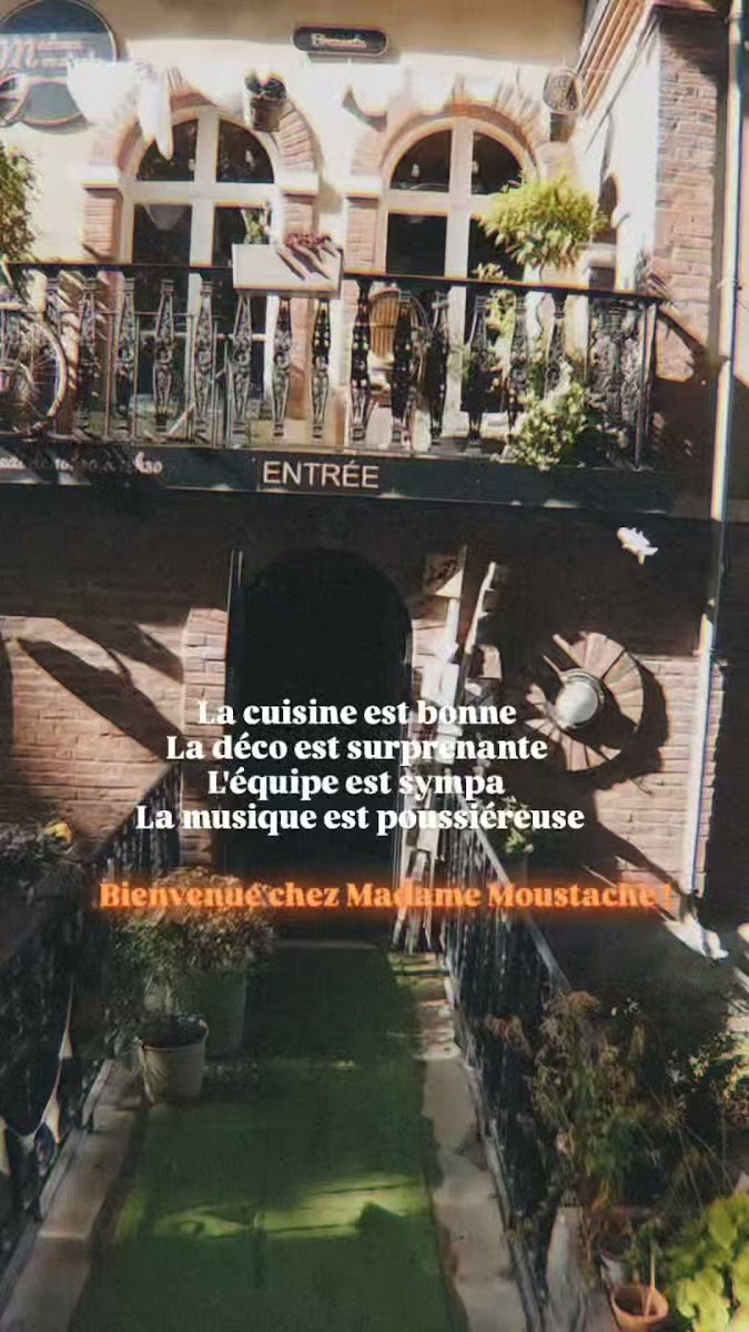 Madame Moustache — photo 13