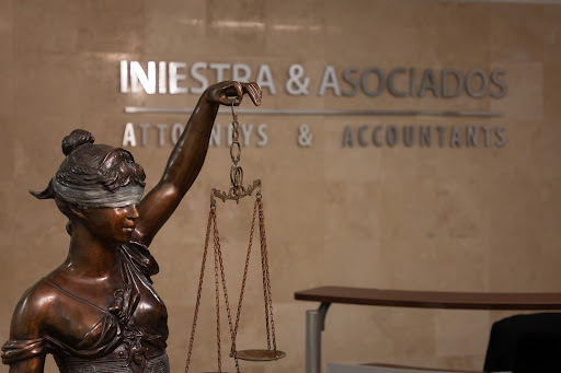 Iniestra Abogados