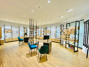 Photo n°2 de Opticien Le Collectif des Lunetiers Josselin - Cc Super U à Josselin (Magasin de lunettes de soleil)