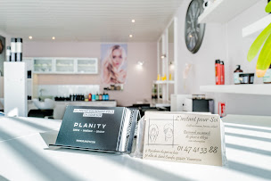 Photo n°2 de L'INSTANT POUR SOI à Vaucresson (Salon de coiffure)