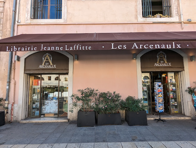 http://www.les-arcenaulx.com/
