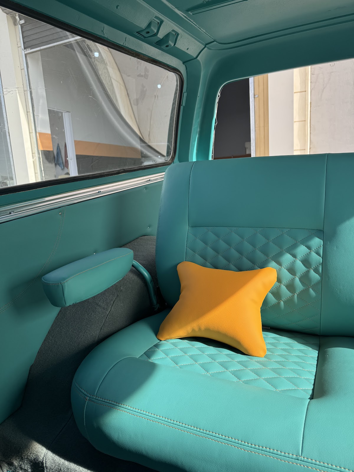 المقعد الذهبي لتنجيد السيارات - صورة 2