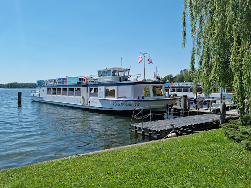 Marina Hafen Freilichtbühne