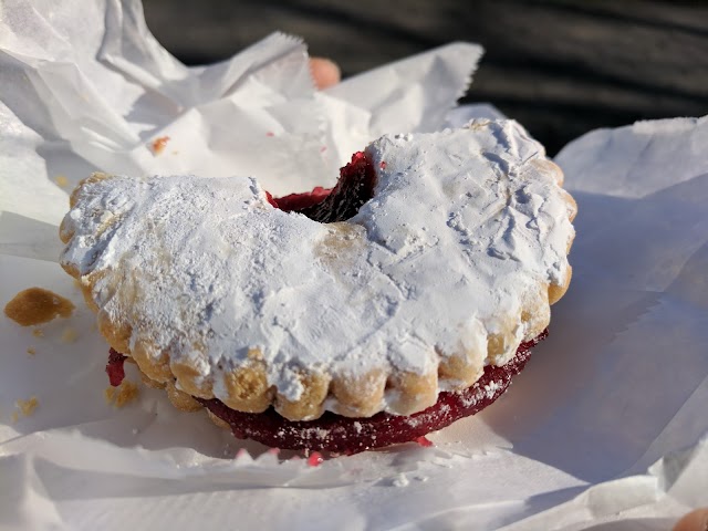 F Monteleone Bakery & Cafe