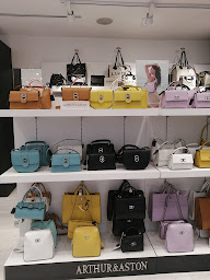 Photo n°18 de Arthur & Aston à Rouen (Magasin de maroquinerie)