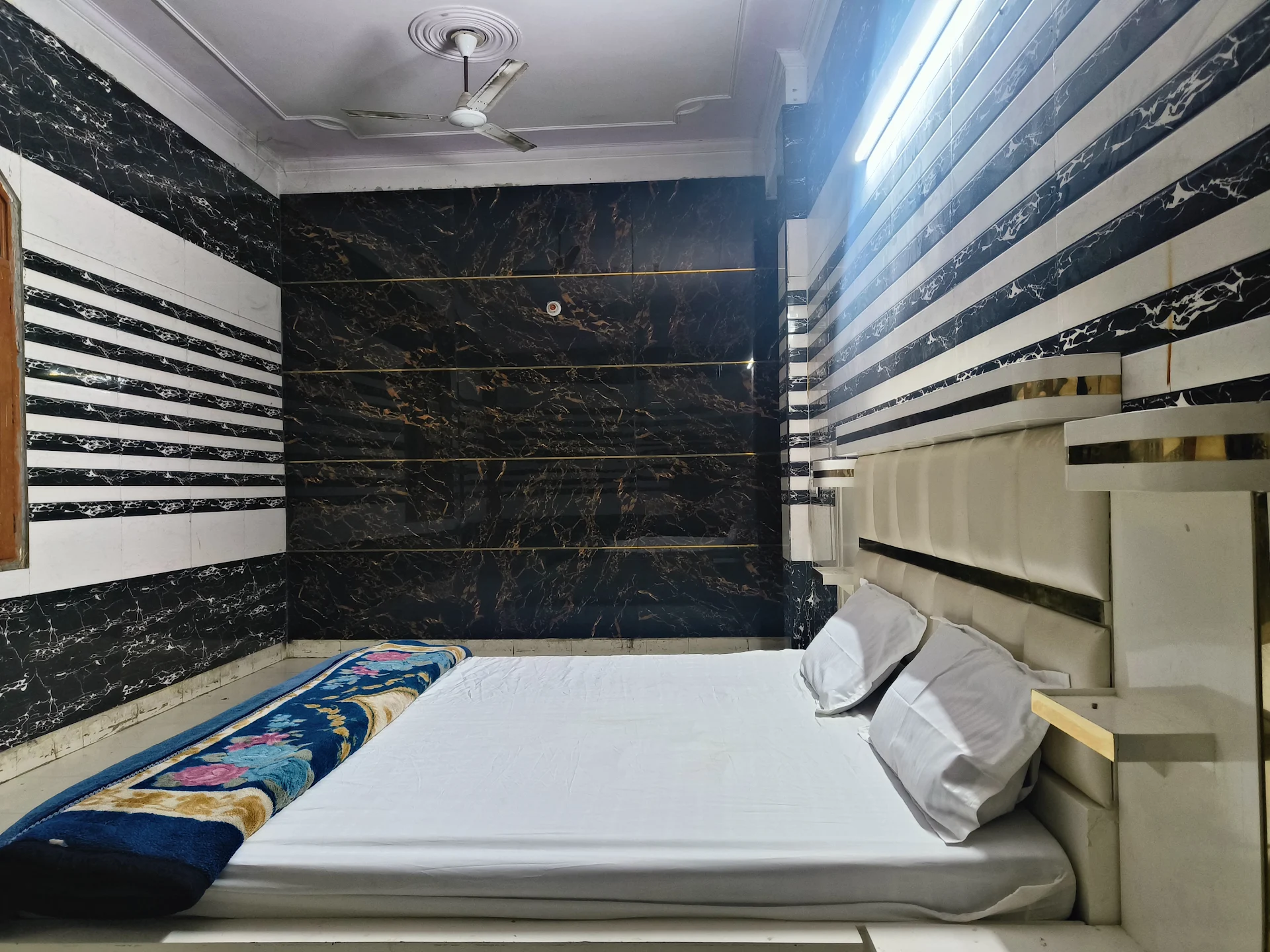 Hotel Green palace,Garh Road Hapur