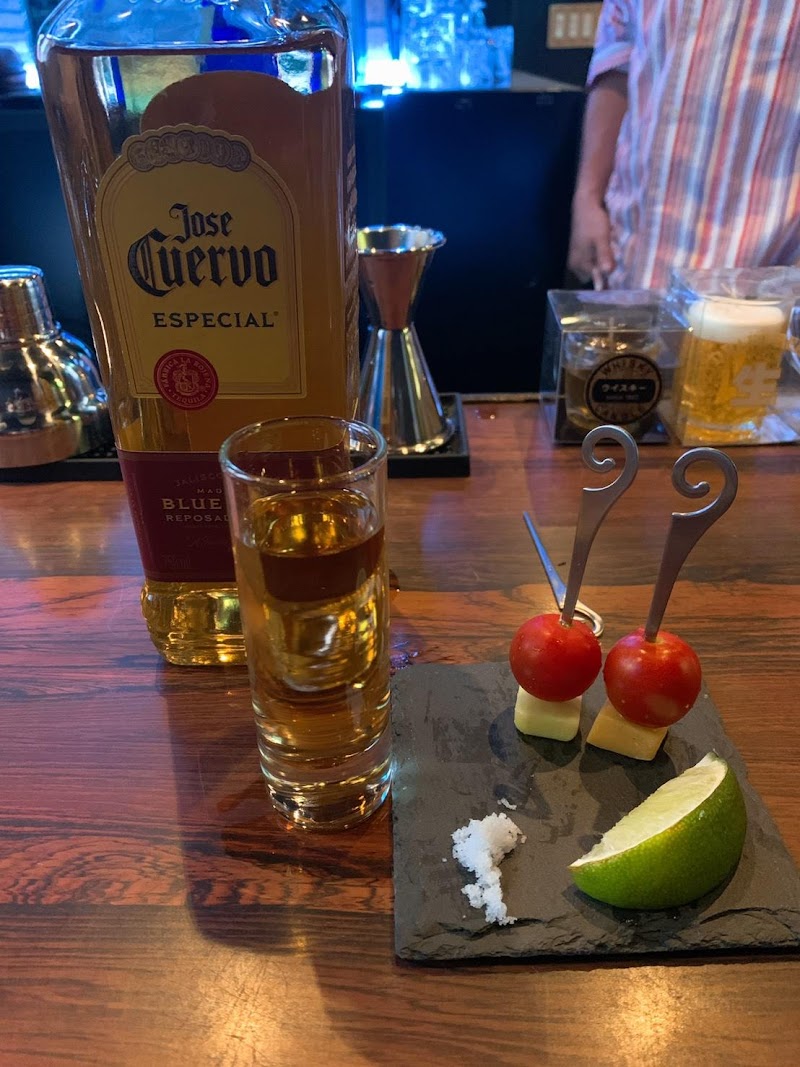 シーシャ&カジュアルショット バー Wits