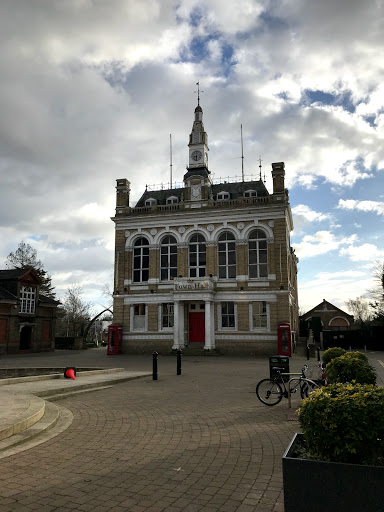 Staines War Memorial - Thumbnail