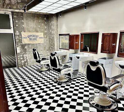 FRANK'S BARBER WEST TOKYO. 吉祥寺（English speaking barber Tokyo)