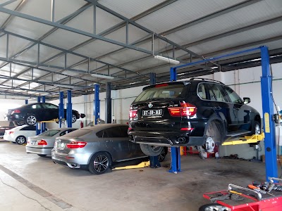 Photos of B&Aacute;VARO MOTORS