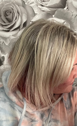 Deepa mobile hairdresser and hydra facial for ladies