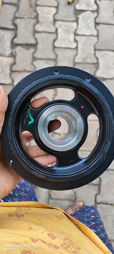 Mahindra XUV 500 main crank pully changed..