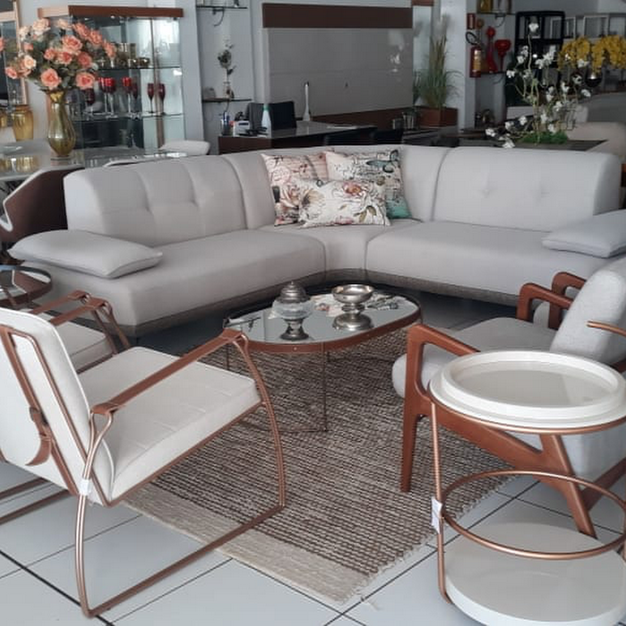 Autentika Móveis e Decorações Loja De Móveis na Avenida Maringá