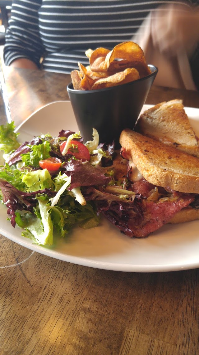 Chelsea Station Restaurant Bar & Lounge