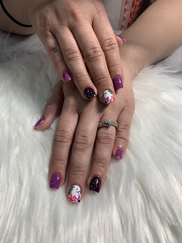 Vn Of Fantastic Nails And Spa interior view