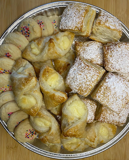Reina's Cafe & Bakery - Thumbnail