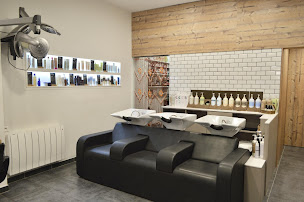 Photo n°28 de Salon l'Officine - Coiffeur Coloriste Bordeaux à Bordeaux (Magasin de cosmétiques)