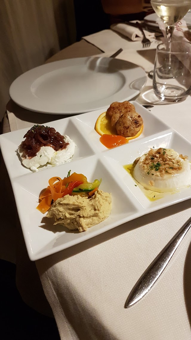 Vecchio Cipresso Trattoria con Salotto