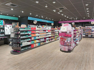 Photo n°3 de La Boutique du Coiffeur à Sin-le-Noble (Boutique de santé et beauté)